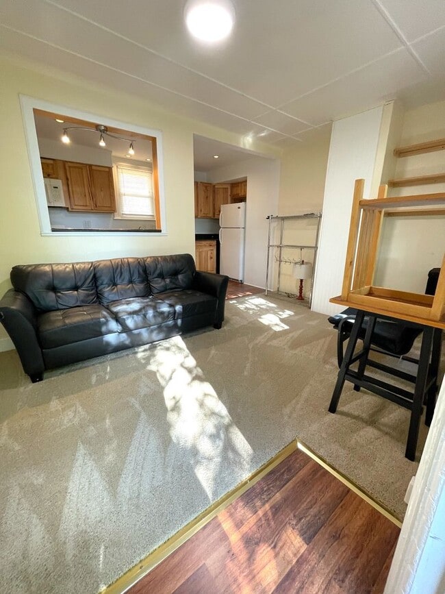 Building Photo - 413 W Liberty St Unit #2