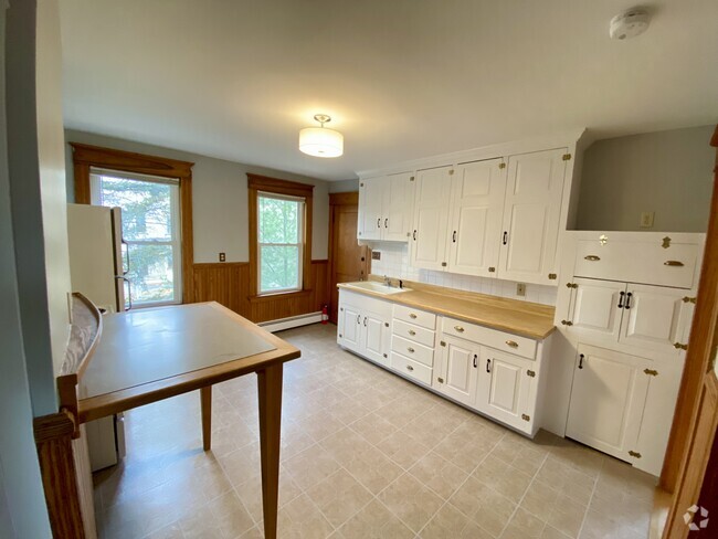 Building Photo - 46 Eighth St Unit #2 Up Rental