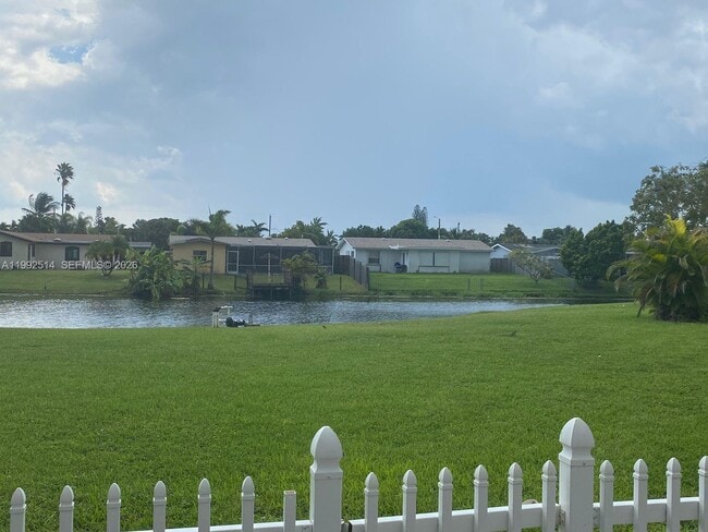 Building Photo - 8135 Sunrise Lakes Blvd Unit 308