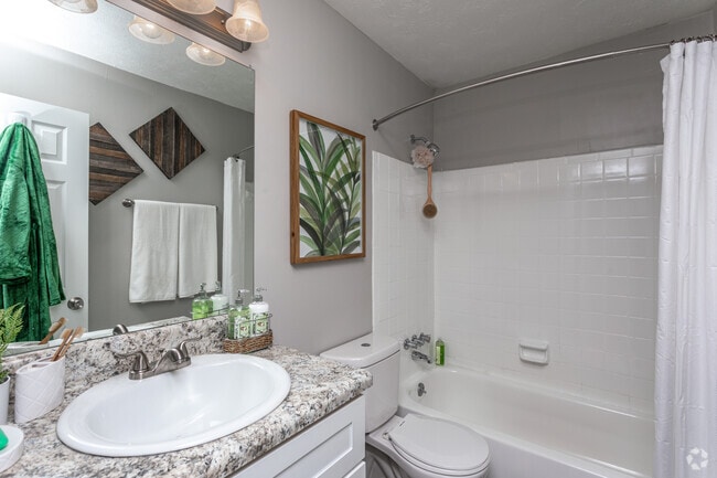 2BR, 2BA - 990 SF
