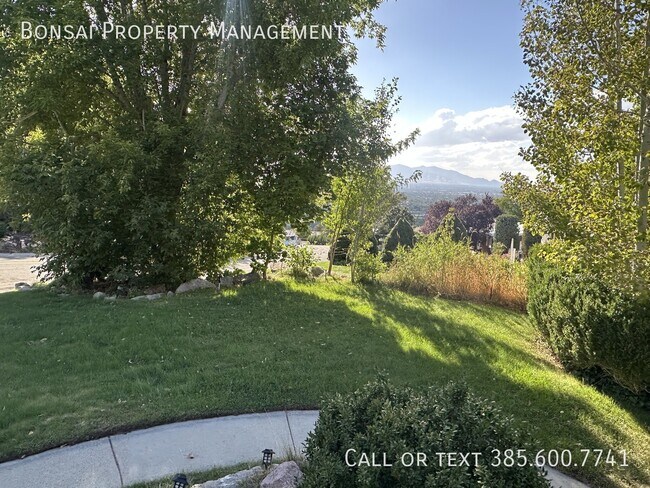 3281 E Fortuna Dr