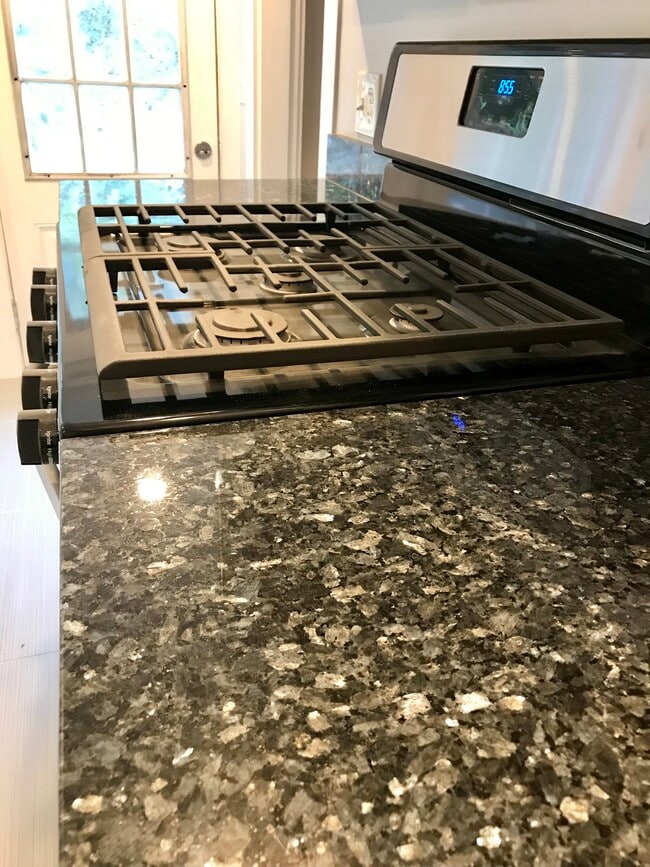 Photo - 15 Pochelon St