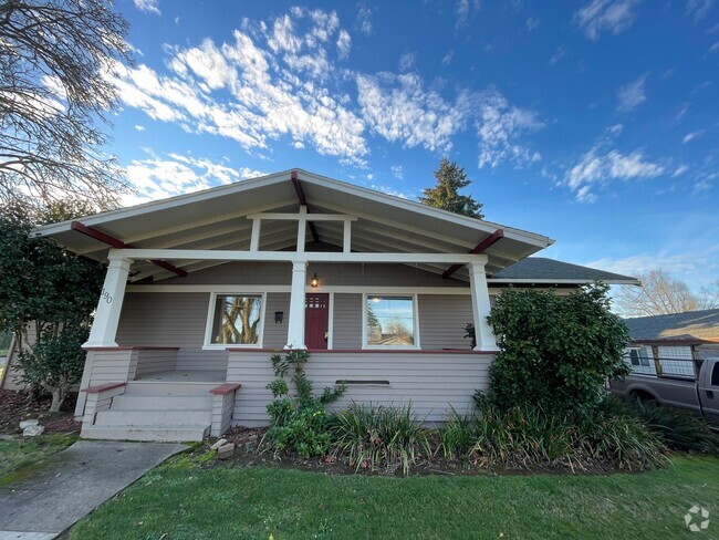 Building Photo - CLASSIC CRAFTSMAN! Rental