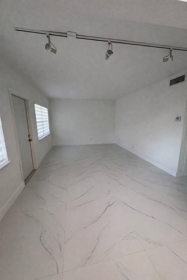 Photo - 5050 Bayview Dr Unit 6