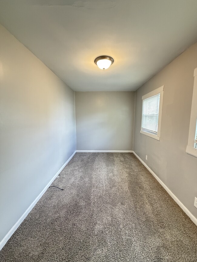 Photo - 2422 Warren St