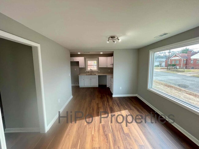 Photo - 1747 Center Way S