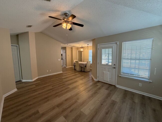 Photo - 114 Dalton Cody Dr