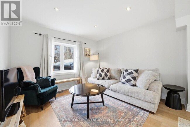 Photo - 24 Glenburn Ave