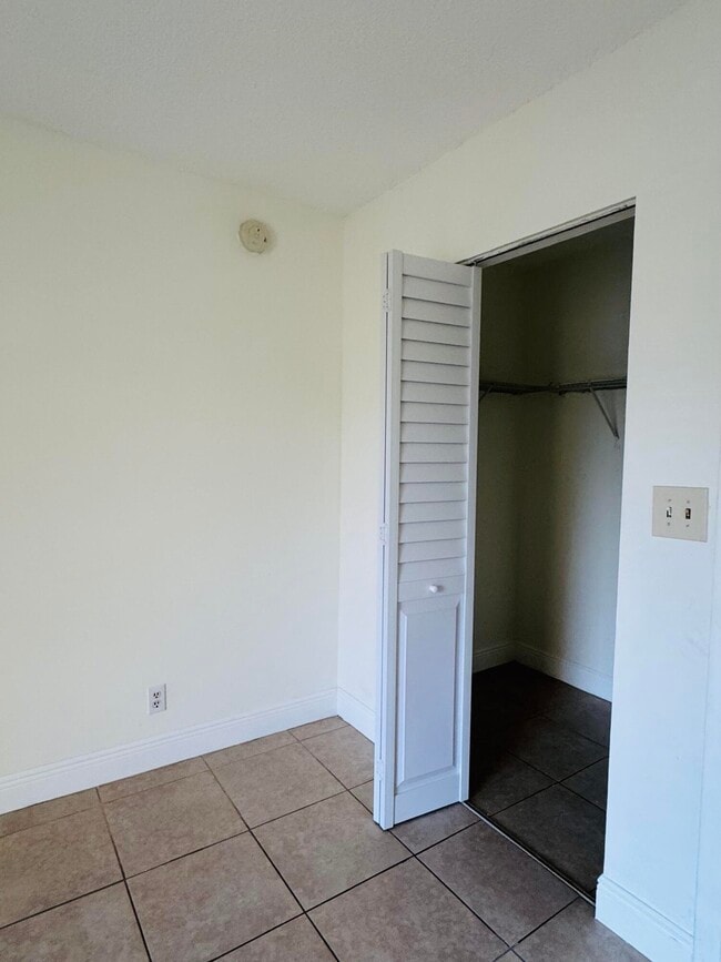Photo - 480 NW 20th St Unidad 3020