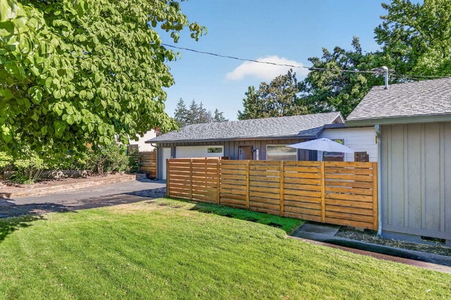 Photo - 1079 Bellview Ave
