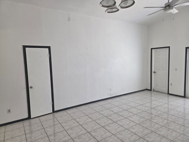 Photo - 117 Chicago Woods Cir Unit 2