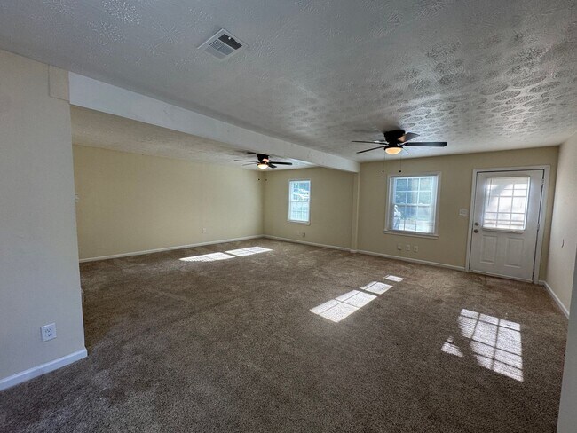 Photo - 3 Bedroom 2 Bath (w/ Bonus Room) & Spacious Living Area