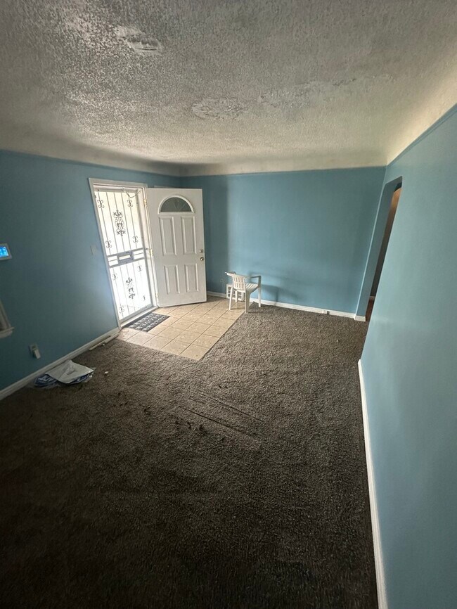 Photo - 15675 Lappin St