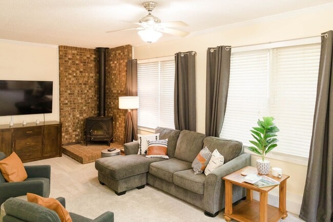 Photo - 39 Southwicke Dr