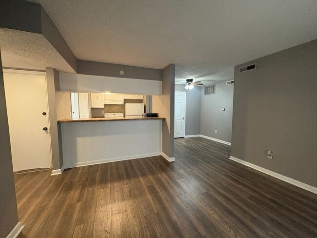 Photo - 1/2 First Full Month's Rent! 2BD/2BA Condo in Whispering Oaks.