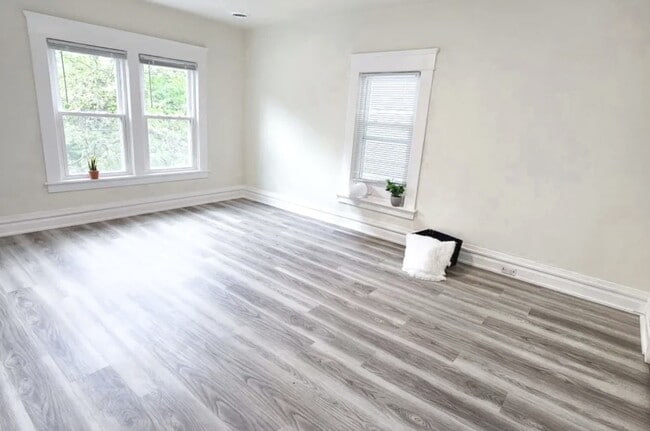 Photo - 313 E St Joseph St