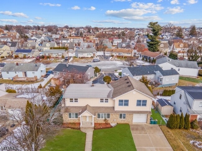 Photo - 190 Martin Ave