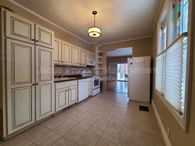 621 State St Unit 1