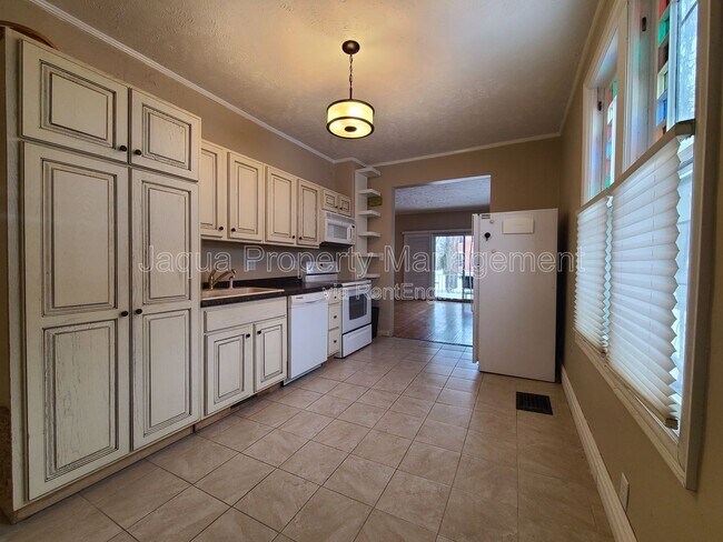 Photo - 621 State St Unit 1