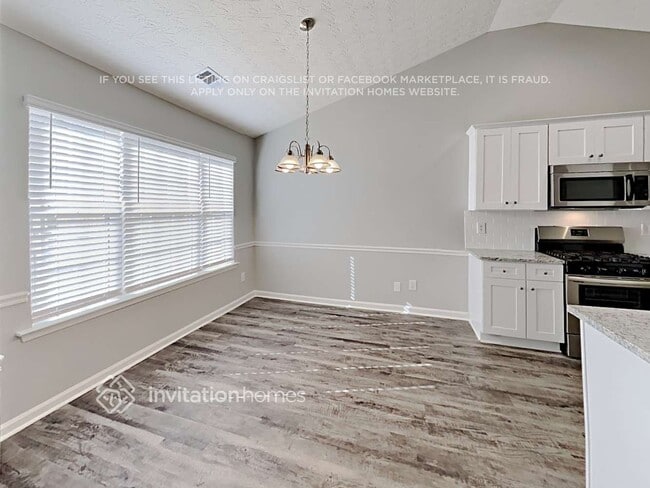 1695 Neighborhood Walk
