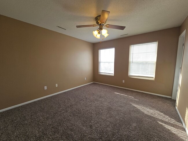 Photo - 3 bedroom 2.5 bath with an additional family room, Linn Mar School Area