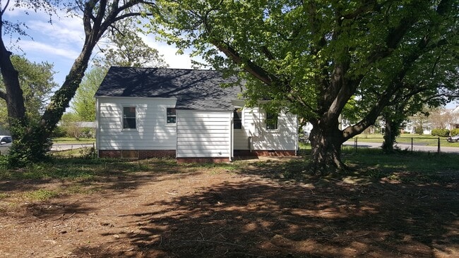 Photo - 3 Bedroom on Oxnard - ready for mid March move in