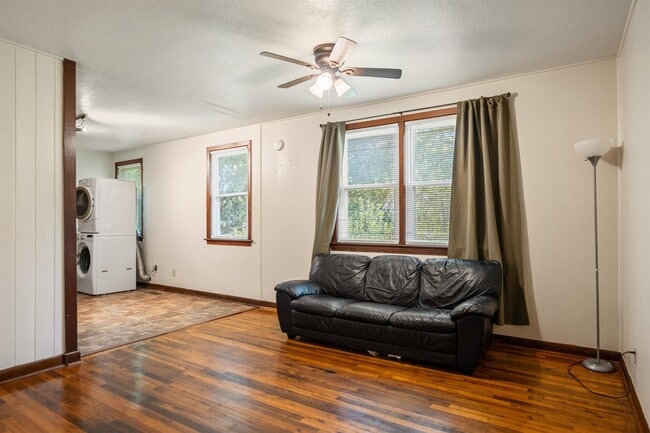 Photo - 1605 Akridge Dr