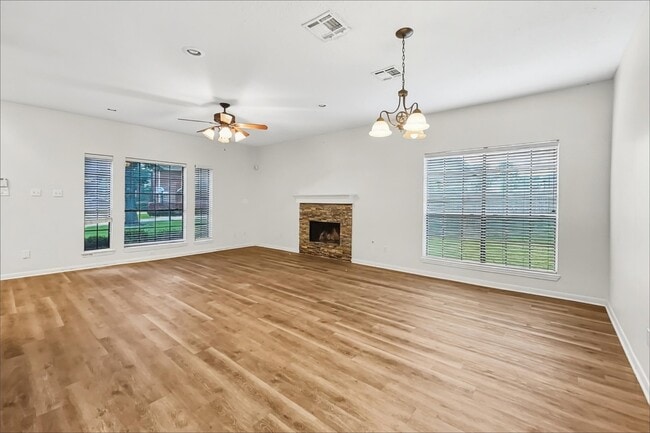 Photo - 10917 Spruce Dr S