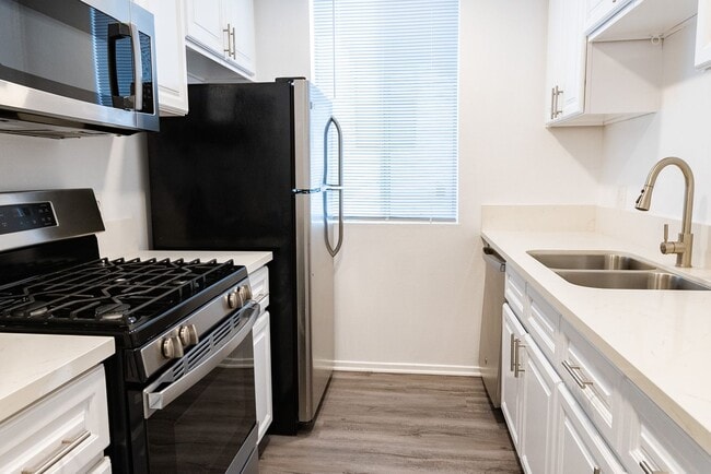 Photo - 314 South Manhattan Place