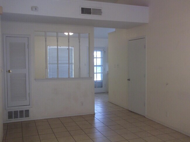 Photo - 225 Cutlass Dr