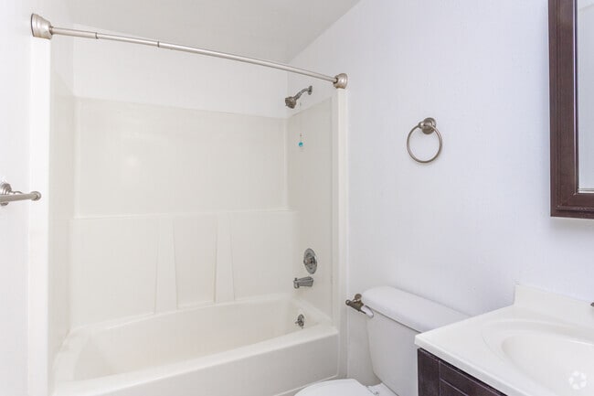 2BR, 1BA - 700SF - Bathroom