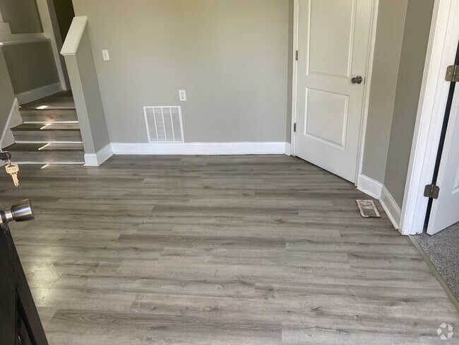 Building Photo - Beautiful 4 Bed Ready for Move In! Rental