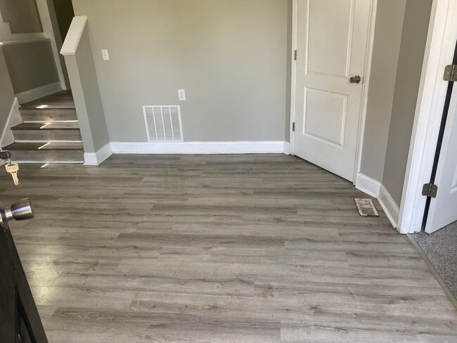 Beautiful 4 Bed Ready for Move In! - Beautiful 4 Bed Ready for Move In! House