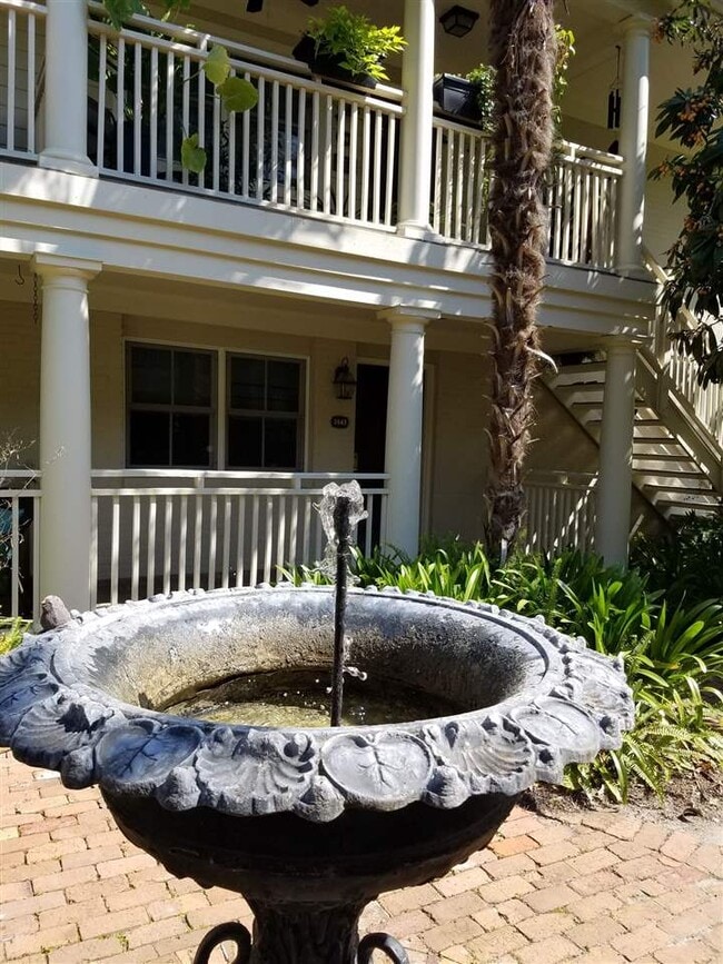 Photo - 1043 Martin St