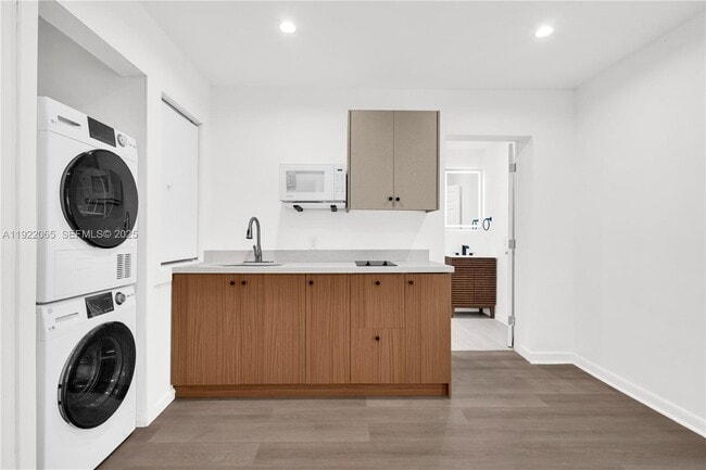 Building Photo - 4701 SW 104th Ct Unit 1