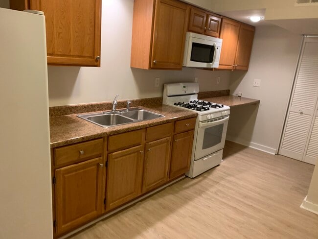 Building Photo - 279 Oak Dr Unit 279