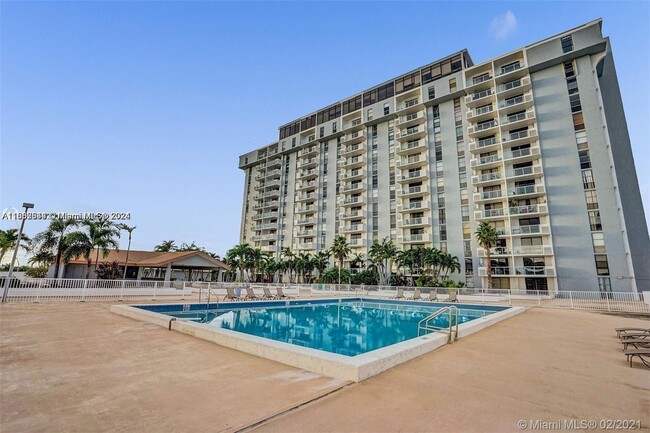 Photo - 13499 Biscayne Blvd Condominio Unidad PH1711