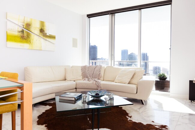 Building Photo - 185 SW 7th St Unit 3904 Rental