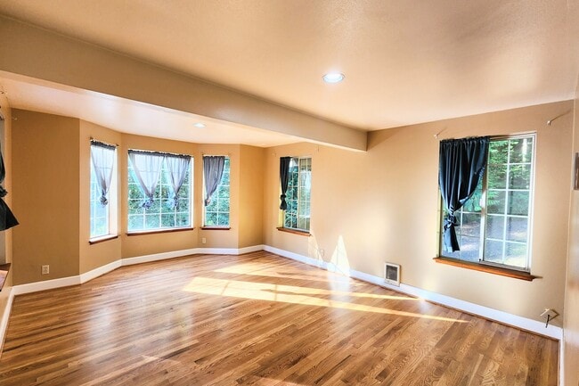 Photo - 8542 Battle Point Dr NE