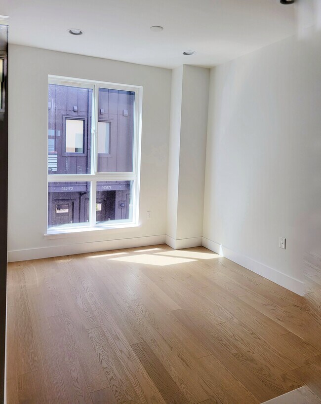Formal dining area - 18518 96th Dr NE