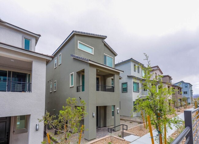 1437 Whistling Kite St