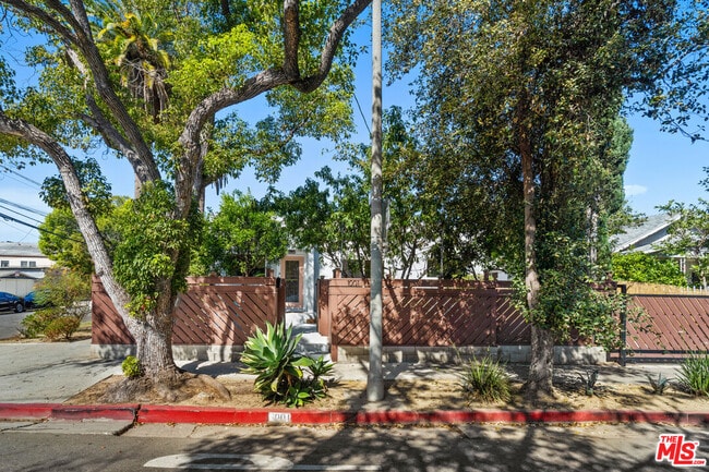 Photo - 1001 N Rampart Blvd