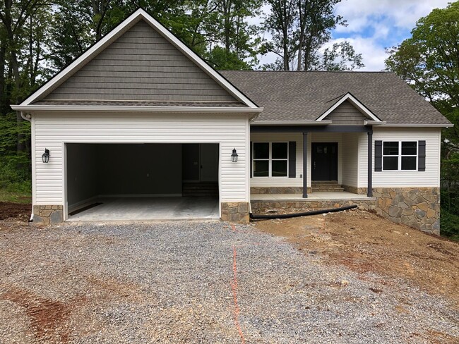 New Construction Basement Rancher 5BR/3BA - New Construction Basement Rancher 5BR/3BA Casa