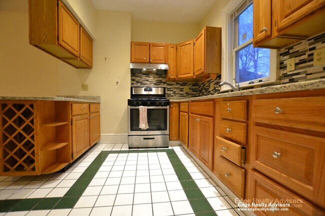 Photo - 8 Woodmont St