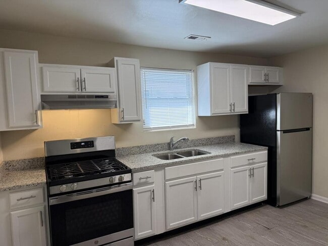 Photo - 1722 Selden Ave