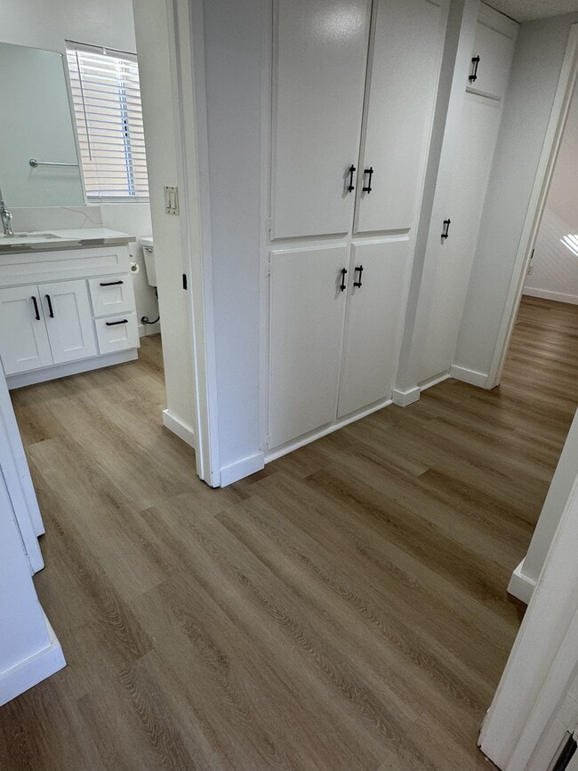 Fotografía del edificio - 1045 S Alma St Unidad 2