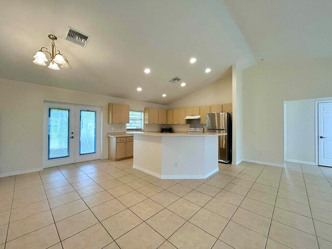 Photo - 328 W Sugarland Cir