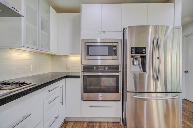 Photo - 12458 Woodthorpe Ln