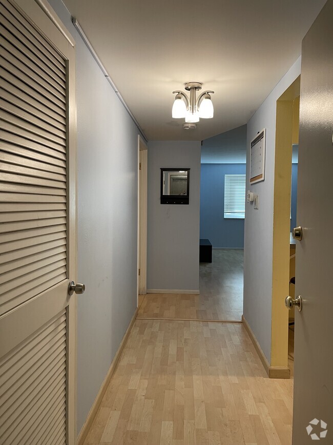 Building Photo - 4355 Maryland Ave Unit 121 Rental
