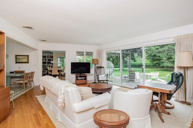 Photo - 49 Georgica Rd